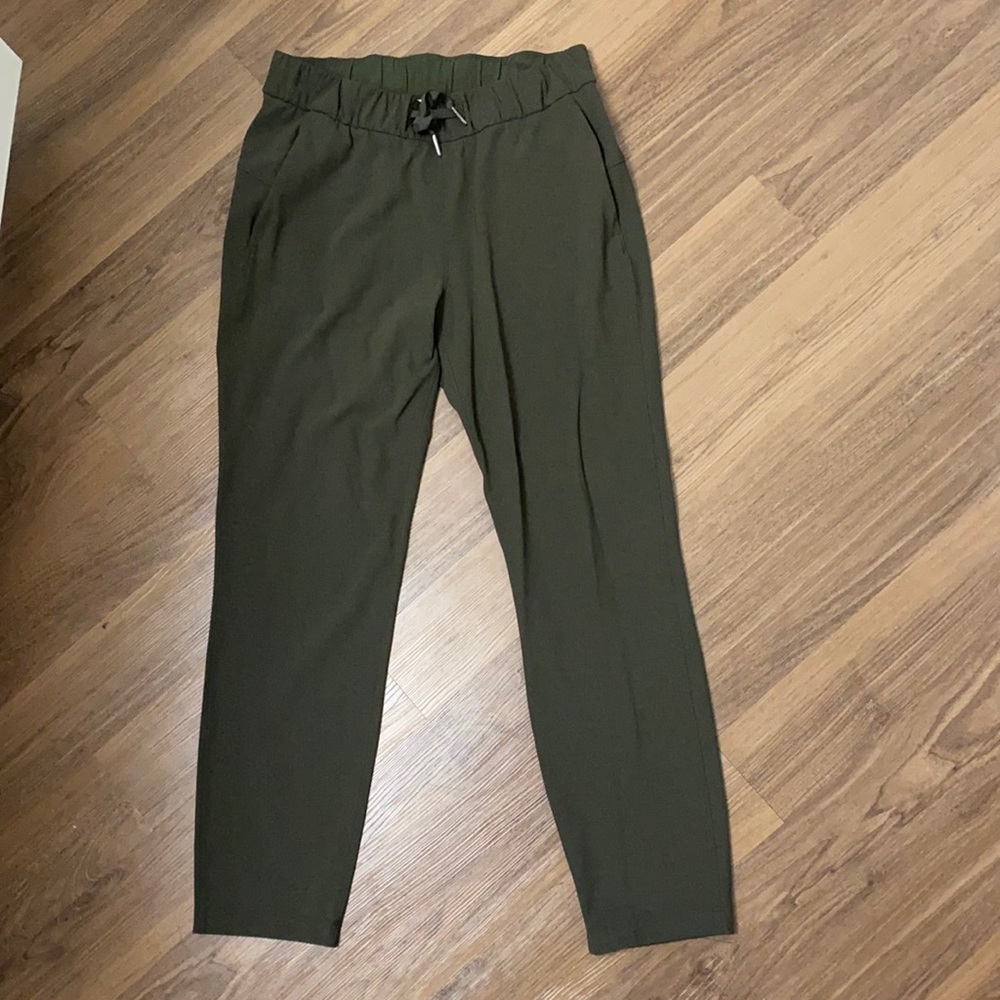 Luluemon size 6 Olive On the fly pants